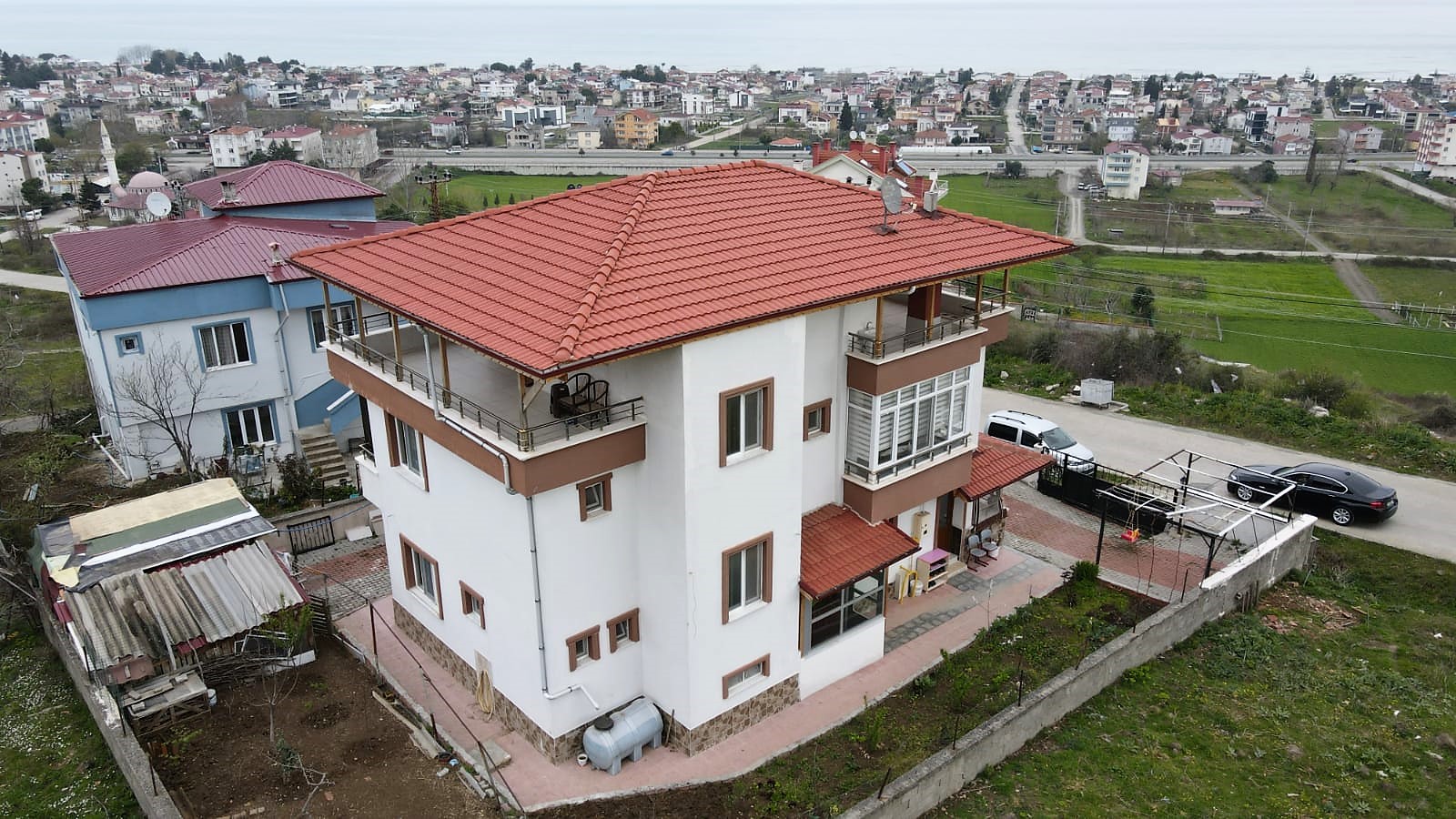 SAMSUN ATAKUM ÇAKIRLARDA DENİZ MANZARALI 3KATLI MÜSTAKİL VİLLA
